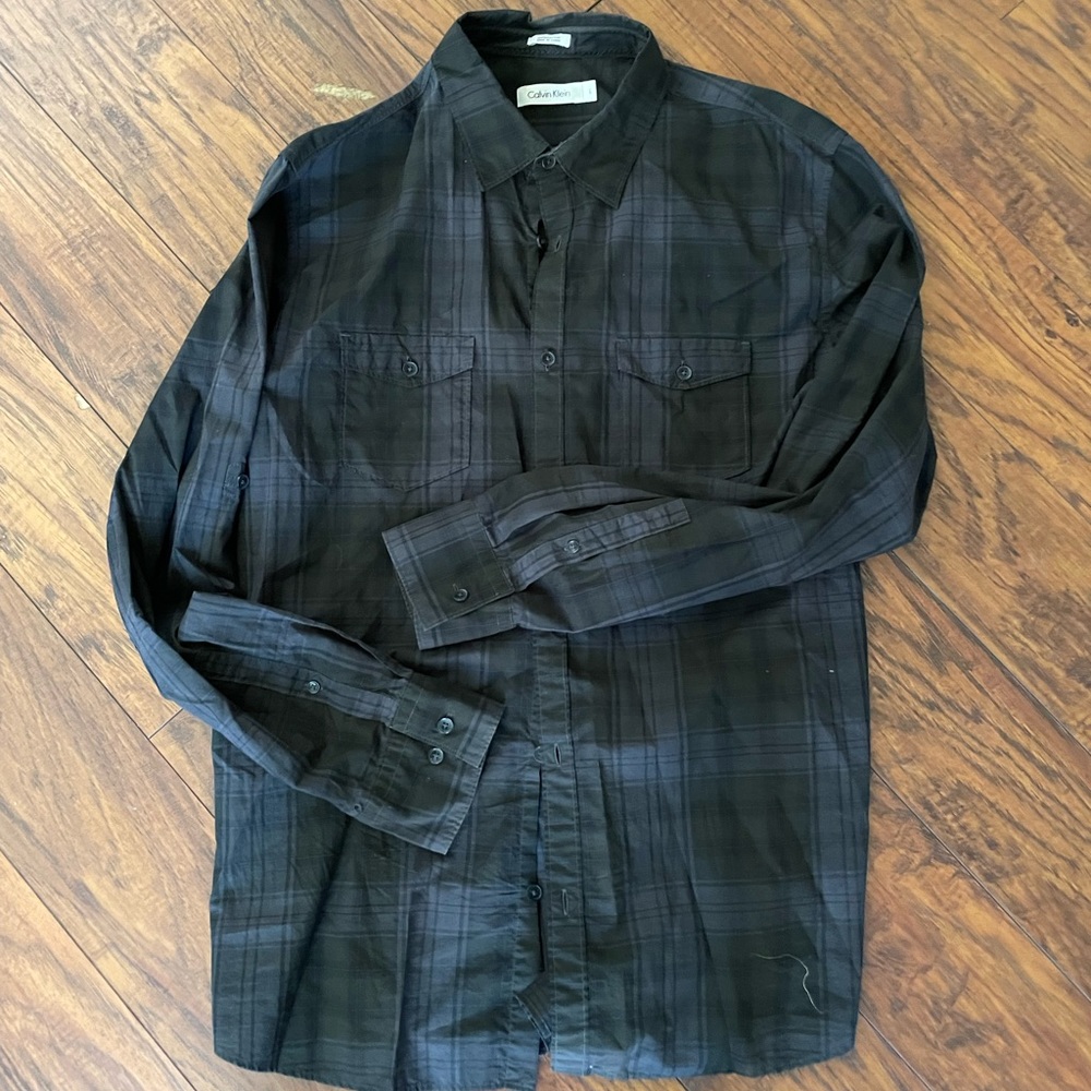 Calvin Klein Mens Button Down lightweight flannel